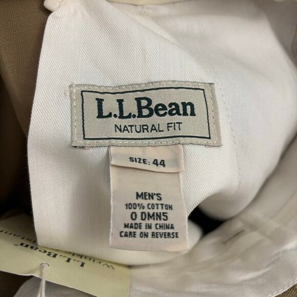 L.L. Bean 44W Natural Fit NWT 100% Cotton Wrinkle Resistant - Picture 2 of 4